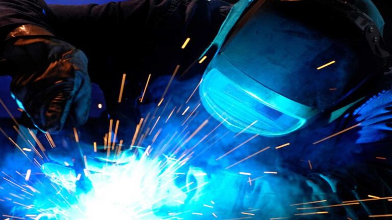 Mitarbeiter im Bereich Schweißer/Blechschlosser